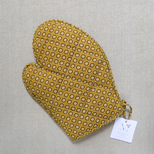Load image into Gallery viewer, Decorative Oven Mitts