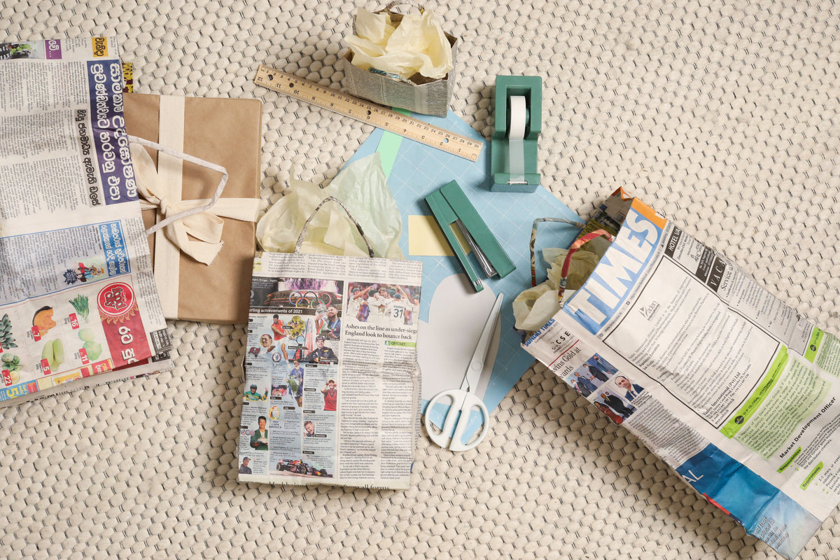 【美品】CTHY GRAPHIC BIG NEWSPAPER BAG 2_1200x1200.png?v=1699529040